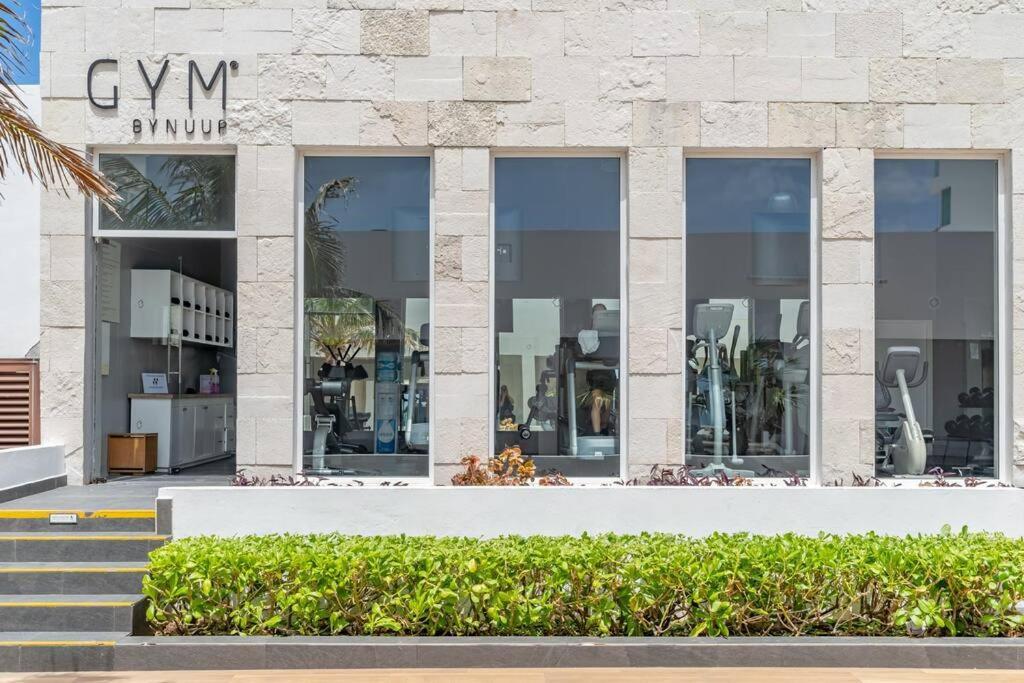 Exclusive On The Beach, Minimalist, Gym, Pool, Jacuzzi, Balcony Apartment Cancun