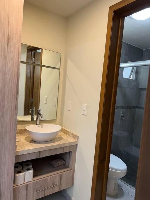 2 Bedroom Condo, Pool, Great Wifi & Tvs Cancún