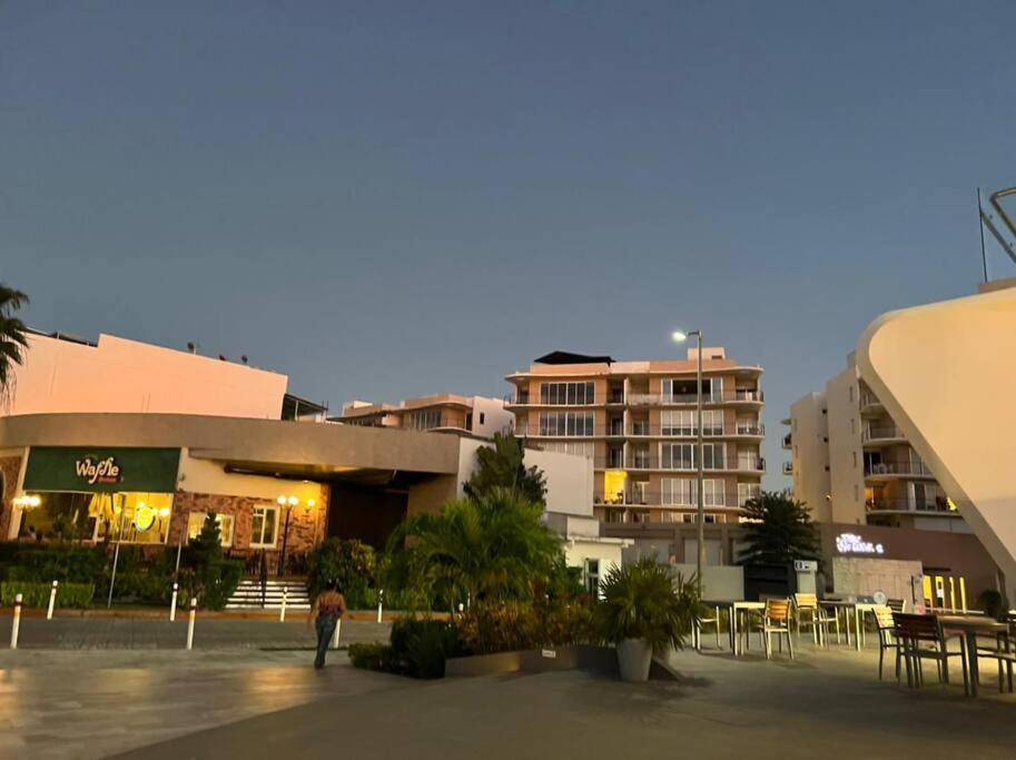 Apartamento 2 Bedroom Condo, Pool, Great Wifi & Tvs *