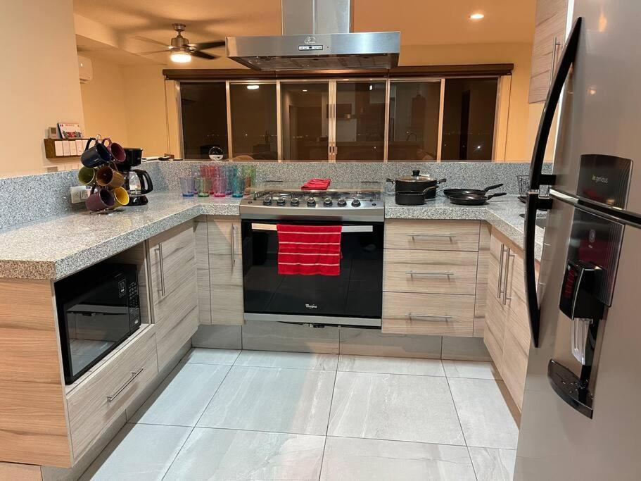 Apartamento 2 Bedroom Condo, Pool, Great Wifi & Tvs