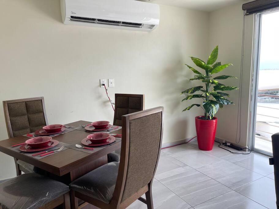 2 Bedroom Condo, Pool, Great Wifi & Tvs Apartamento Cancún