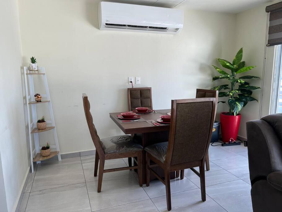 2 Bedroom Condo, Pool, Great Wifi & Tvs * Cancún