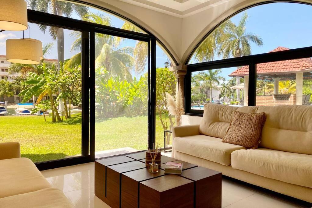 Villa Charming Lagoon Front By Casa Paraiso