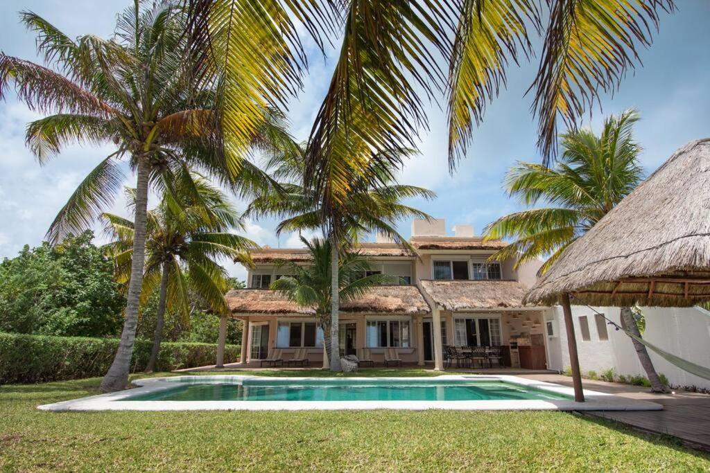 Villa El Meco Beachfront & Private Pool By Casa Paraiso Cancún