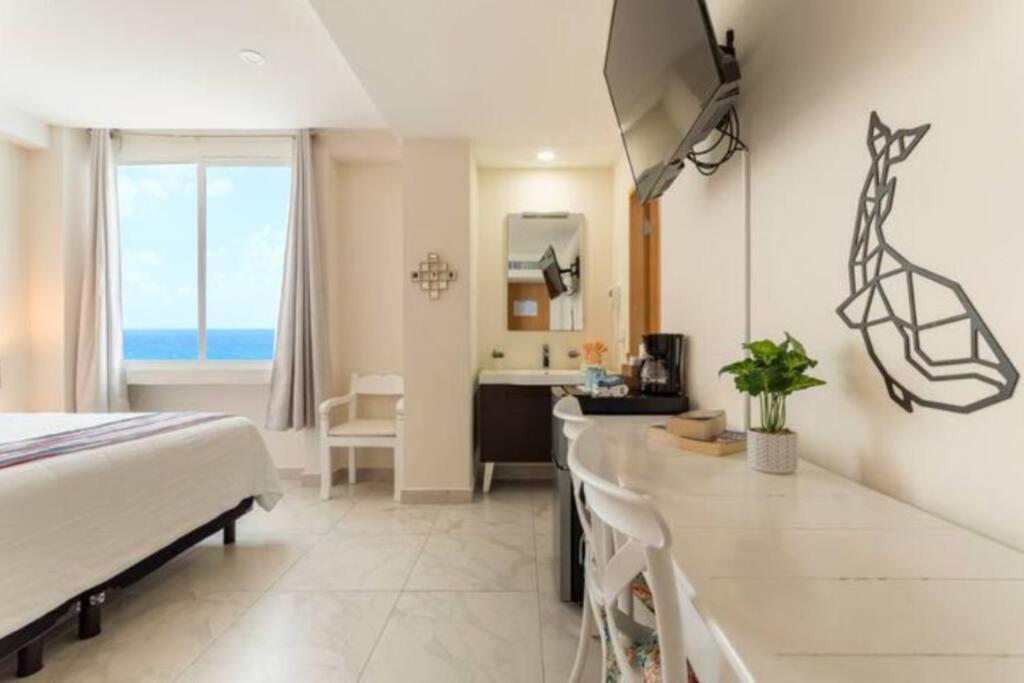 Ocean Front 2c, New Listing * Cancún