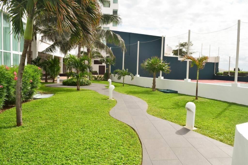 Ocean Front 2c, New Listing Apartamento Cancún