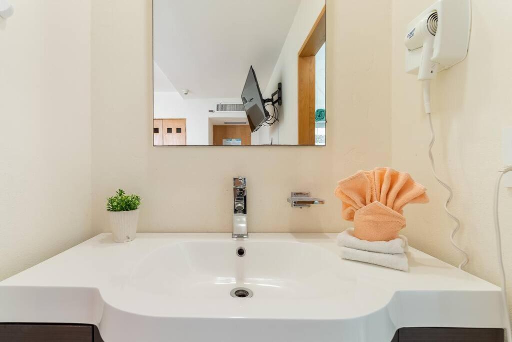 Ocean Front 2c, New Listing Apartamento *