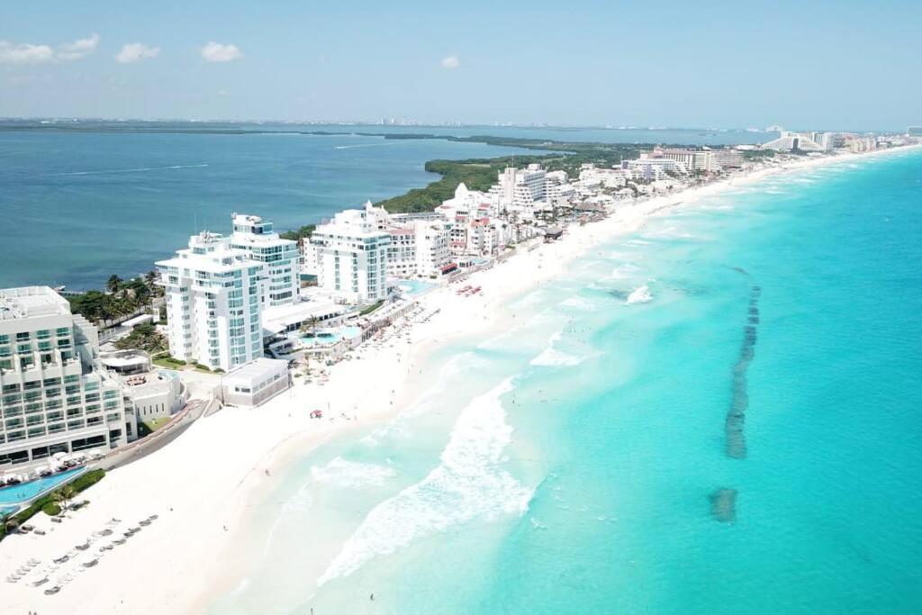 Ocean Front 2c, New Listing Apartamento Cancún