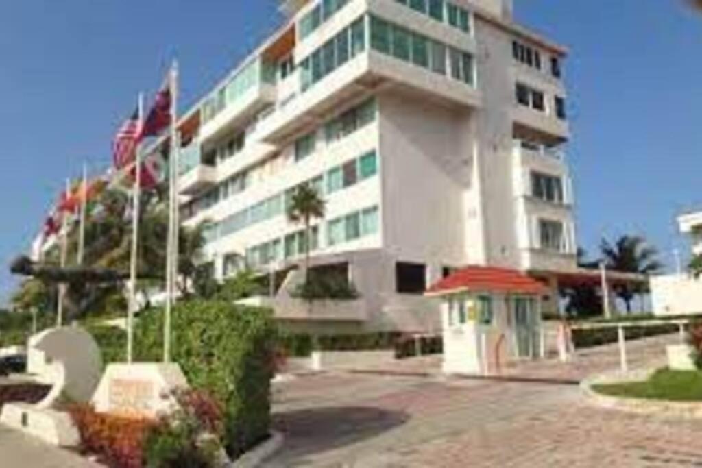 Apartamento Neat Beachfront At Brisas Cancún