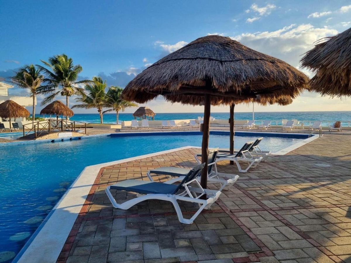 Ocean View Three Bedroom, Three Story Penthouse By The Apartahotel