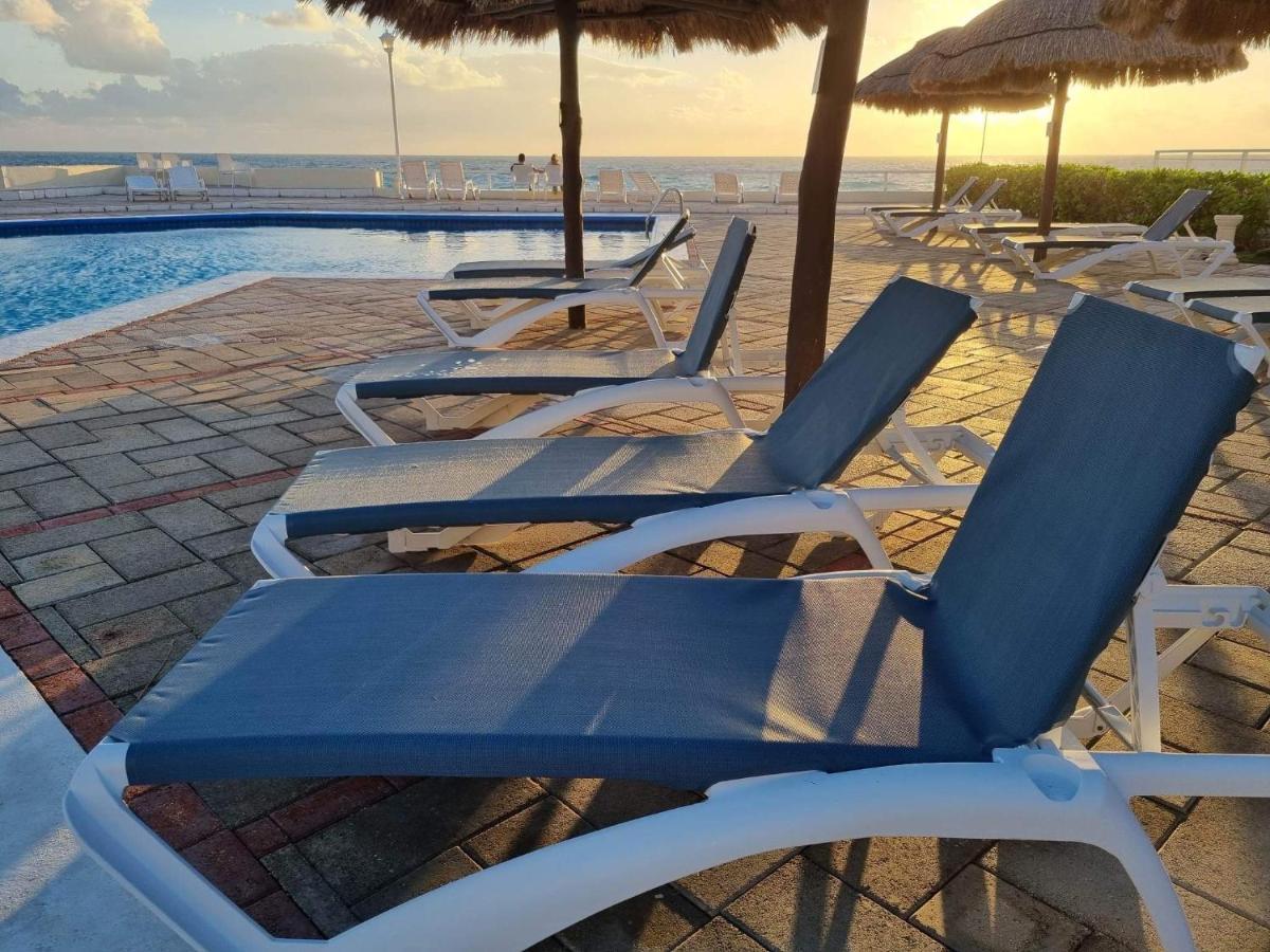 Apartahotel Ocean View Three Bedroom, Three Story Penthouse By The *