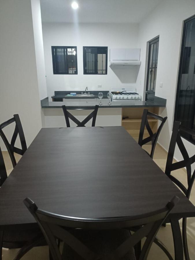 Hermosa Casa A 15 Minutos Del Aeropueto De En Exclusivo Fraccionamiento Residencial * Cancún