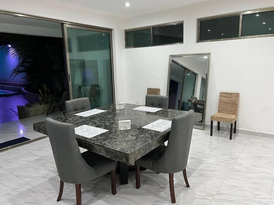 Villa Jungle Mansion Cancún