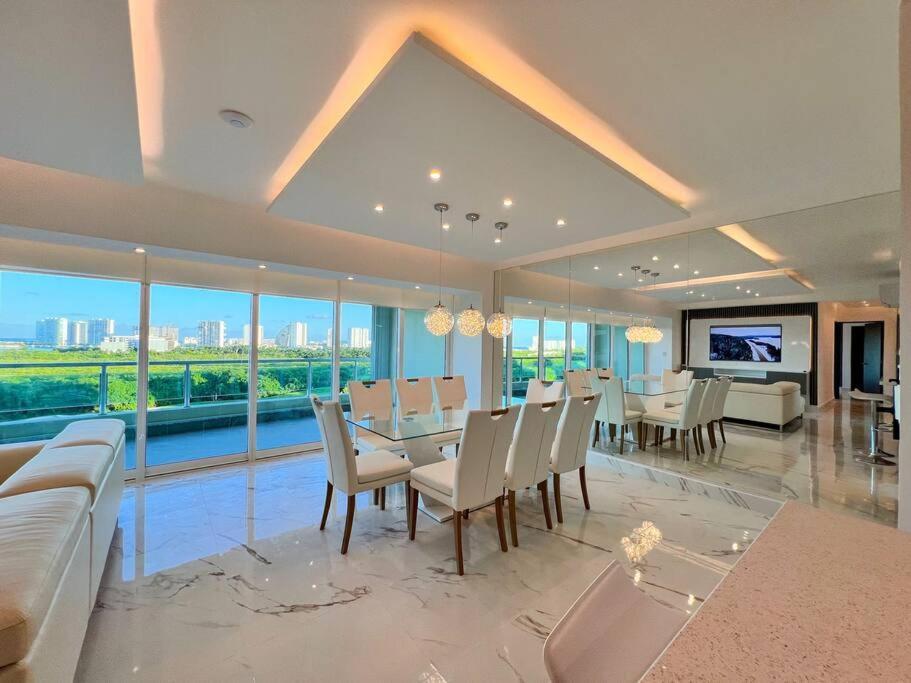 Luxury 3br •