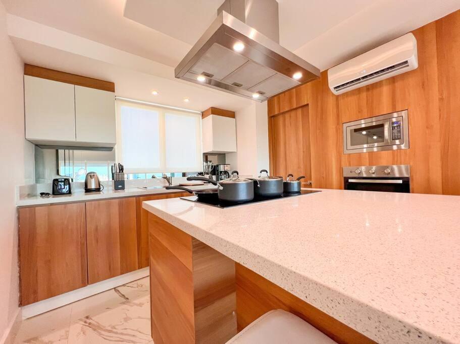Luxury 3br •