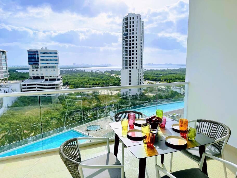 Perfect Location At Malecon Americas * Cancún