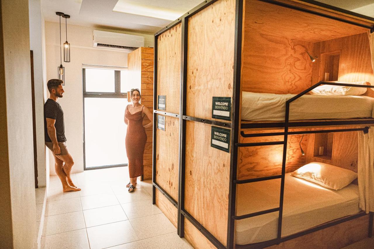 Hostal Nomads & Rooftop Pool Cancún
