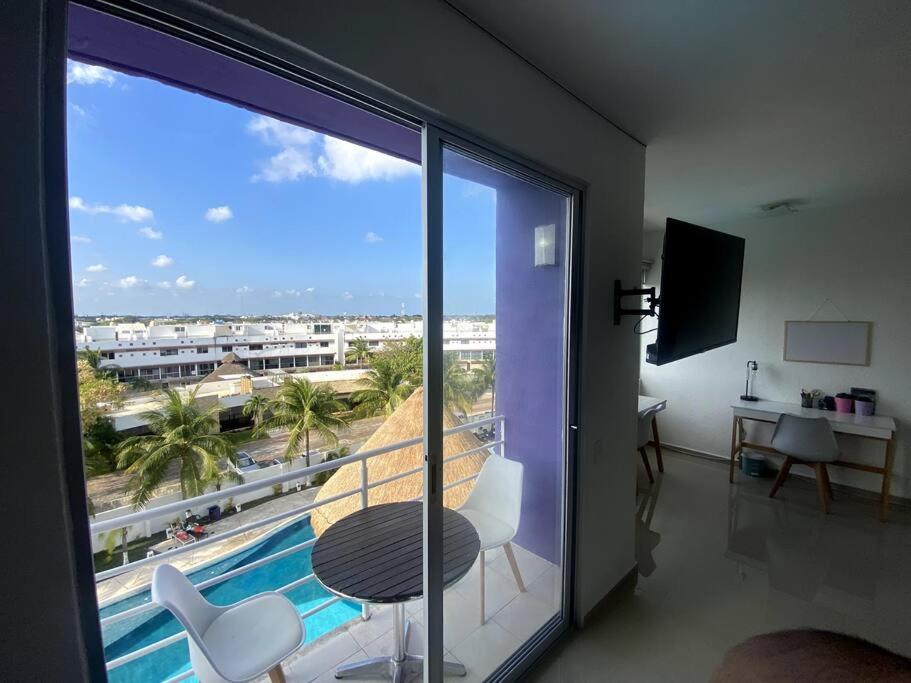 & Office Pool Apartment *