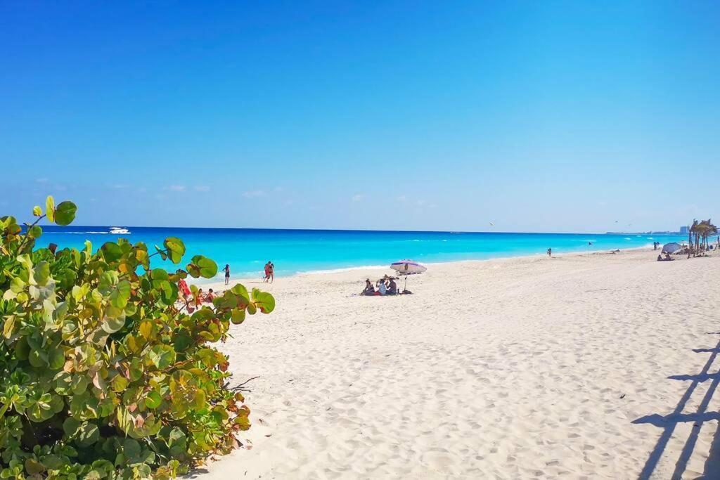 Aurora Beautiful Beachfront Apartamento Cancún