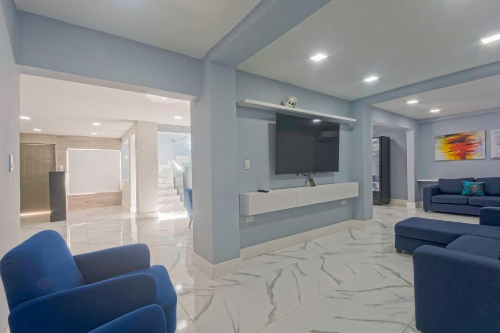 Beautiful 7bdr By Isla Mujeres Ferry Holiday home