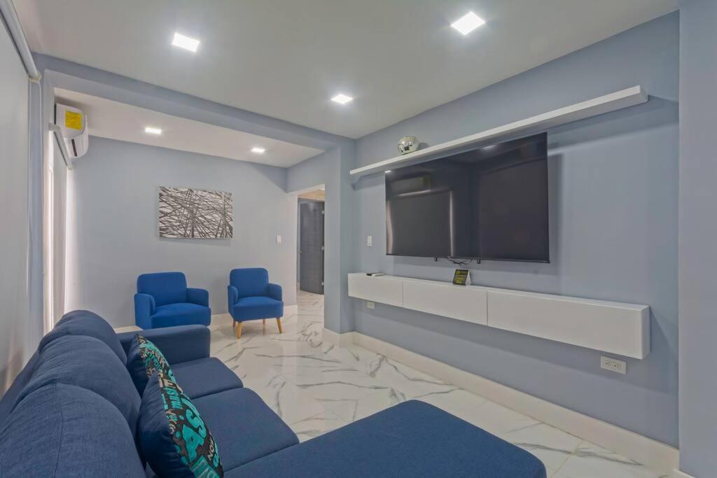 Beautiful 7bdr By Isla Mujeres Ferry Holiday home *