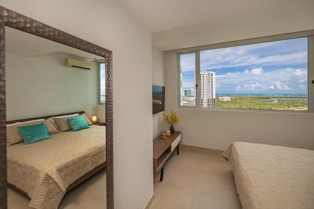 Apartment *new* Ocean & Lagoon View Next To Plaza Las Americas!