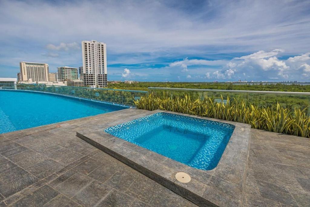 *new* Ocean & Lagoon View Next To Plaza Las Americas! *