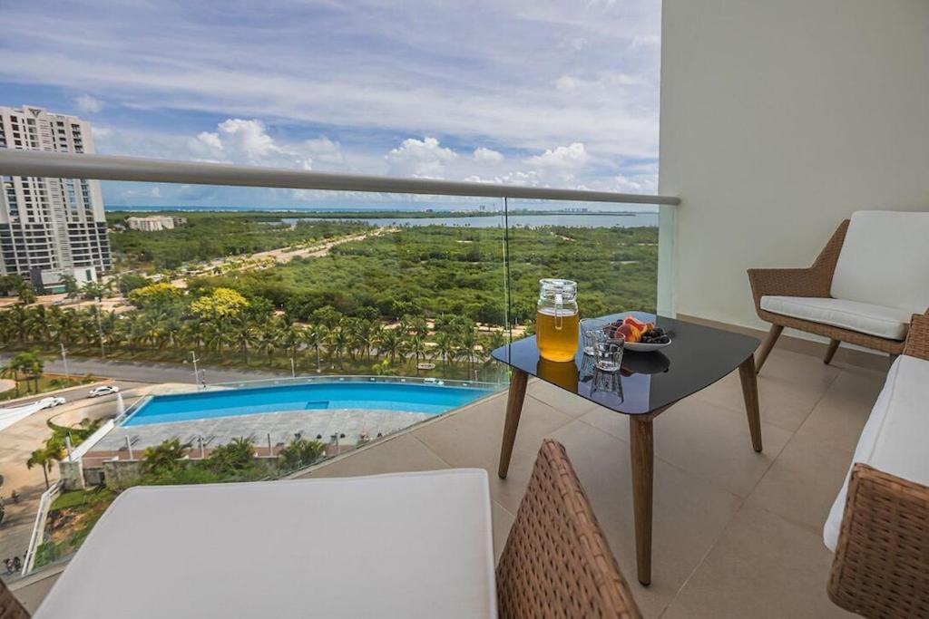 *new* Ocean & Lagoon View Next To Plaza Las Americas! Apartment Cancun