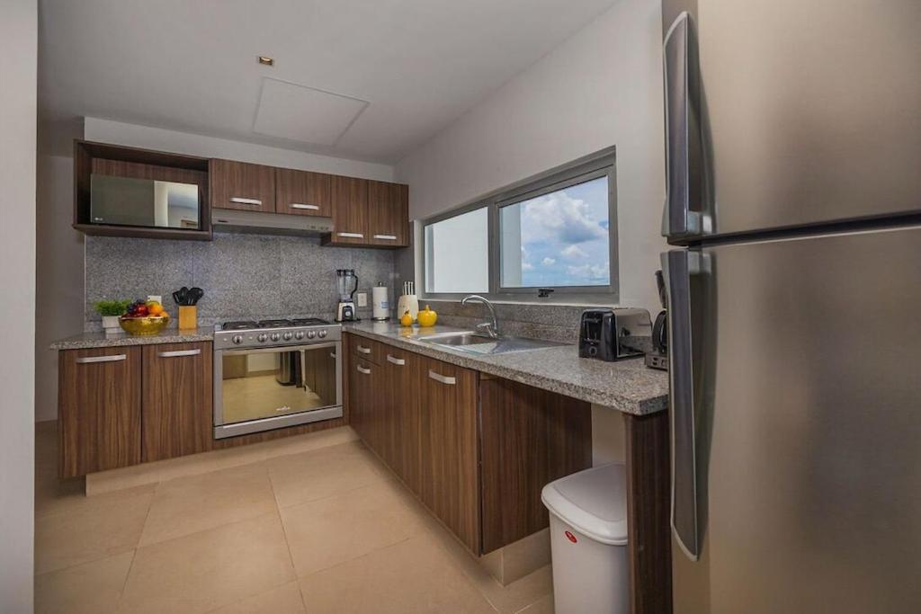 *new* Ocean & Lagoon View Next To Plaza Las Americas! *