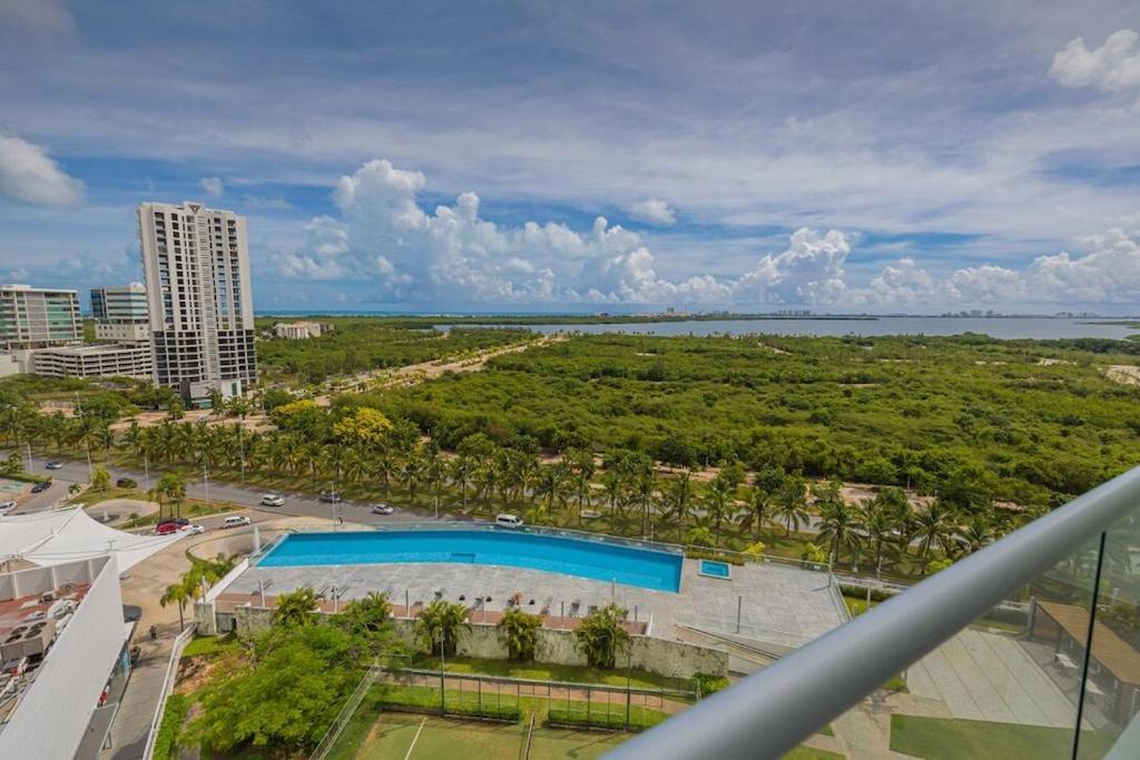 Apartment *new* Ocean & Lagoon View Next To Plaza Las Americas!