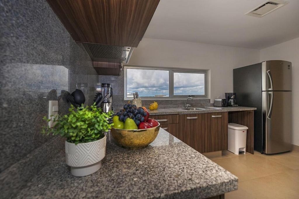 *new* Ocean & Lagoon View Next To Plaza Las Americas! Apartamento
