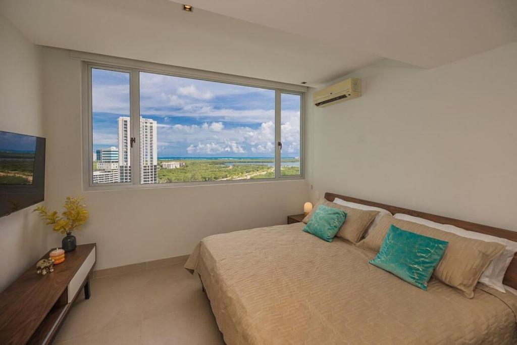 *new* Ocean & Lagoon View Next To Plaza Las Americas! Cancún