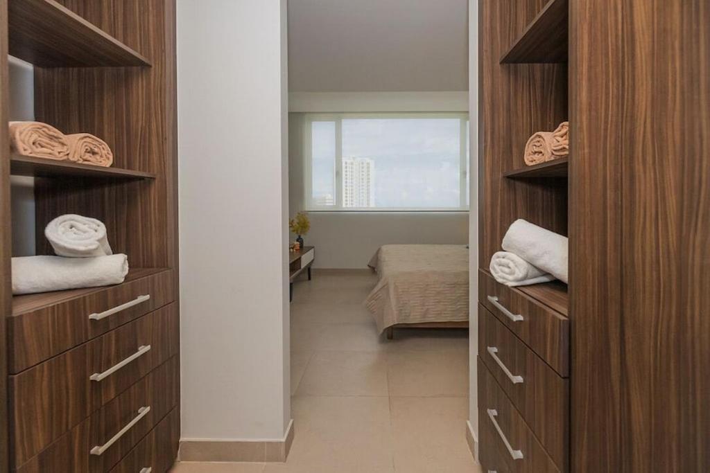 *new* Ocean & Lagoon View Next To Plaza Las Americas! Cancún