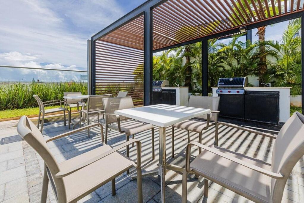 *new* Ocean & Lagoon View Next To Plaza Las Americas! Apartamento *