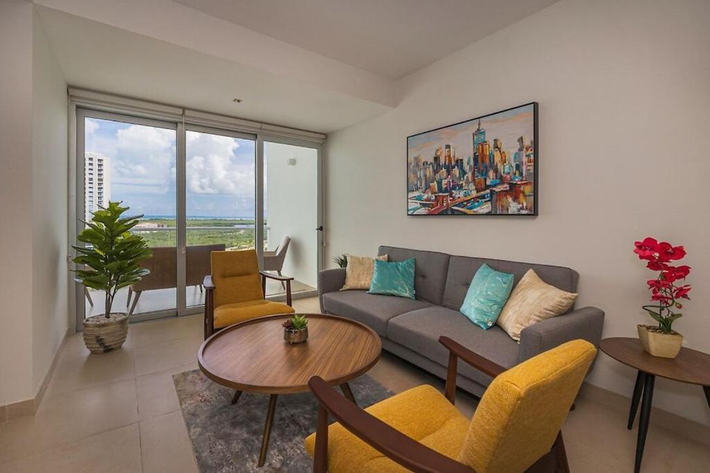 *new* Ocean & Lagoon View Next To Plaza Las Americas!