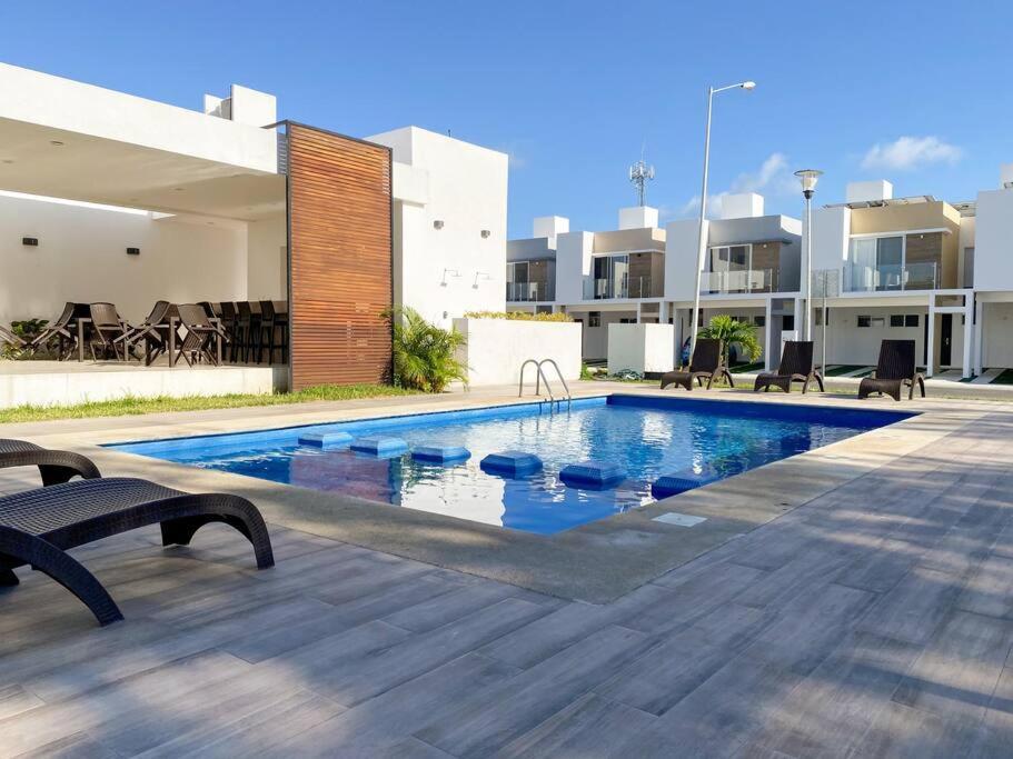 3br Beautiful House With Pool Close To The Beach! Сasa de vacaciones