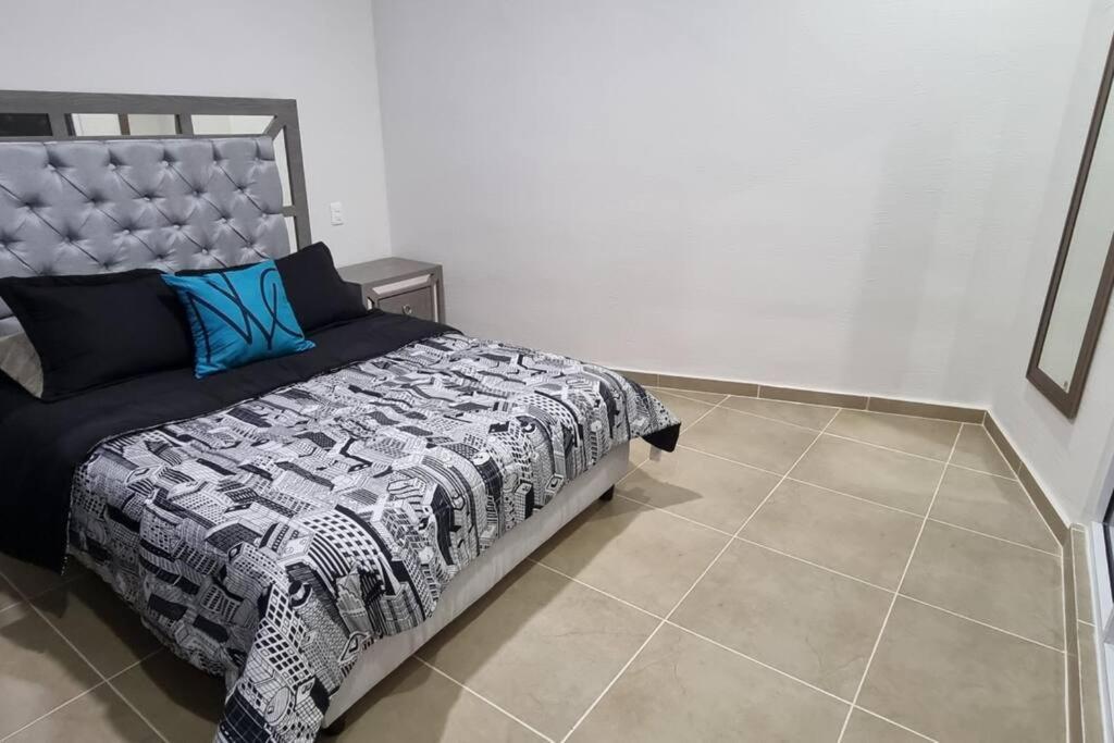 Departamento Con Laguna Artificial *