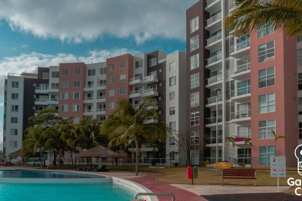Departamento Moderno Con Vista A La Laguna En Dream Lagoons Apartment *