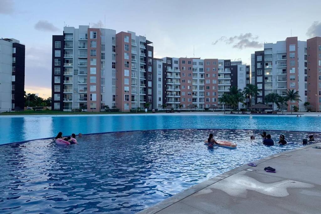 Departamento Moderno Con Vista A La Laguna En Dream Lagoons Apartment *