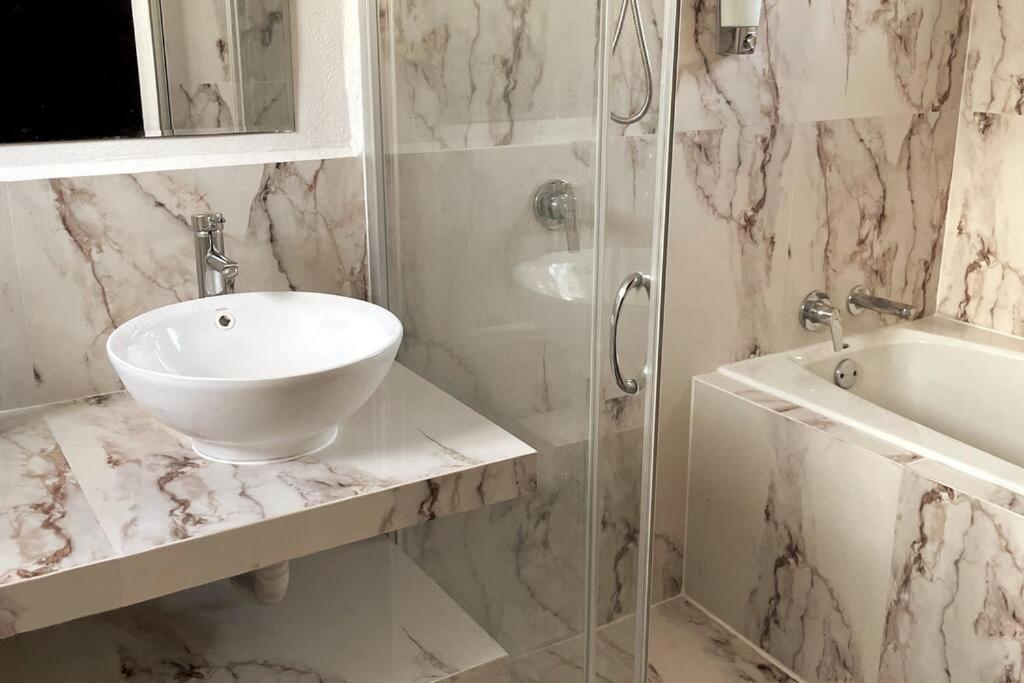 Comoda Casa Centrica Con Alberca Privada En *
