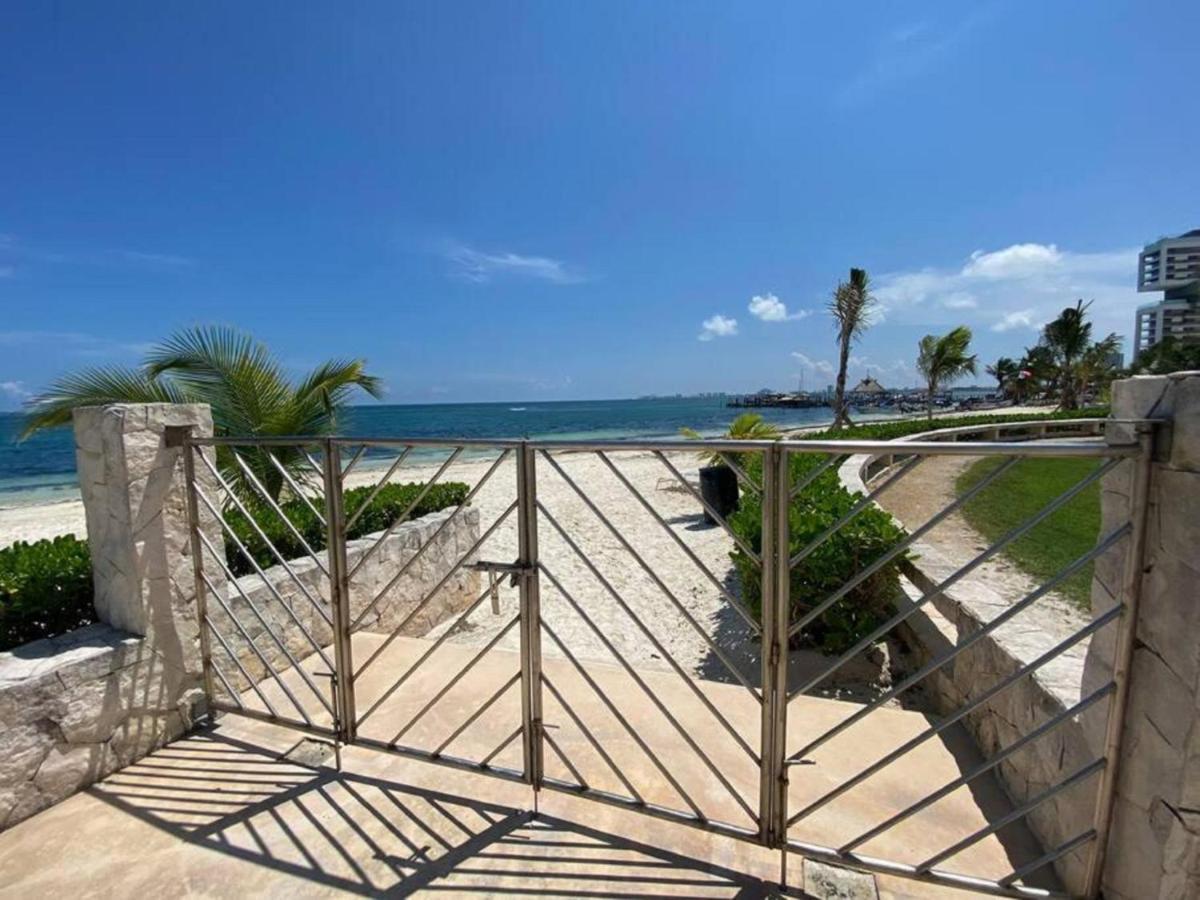 Beachfront Luxury Apartamento