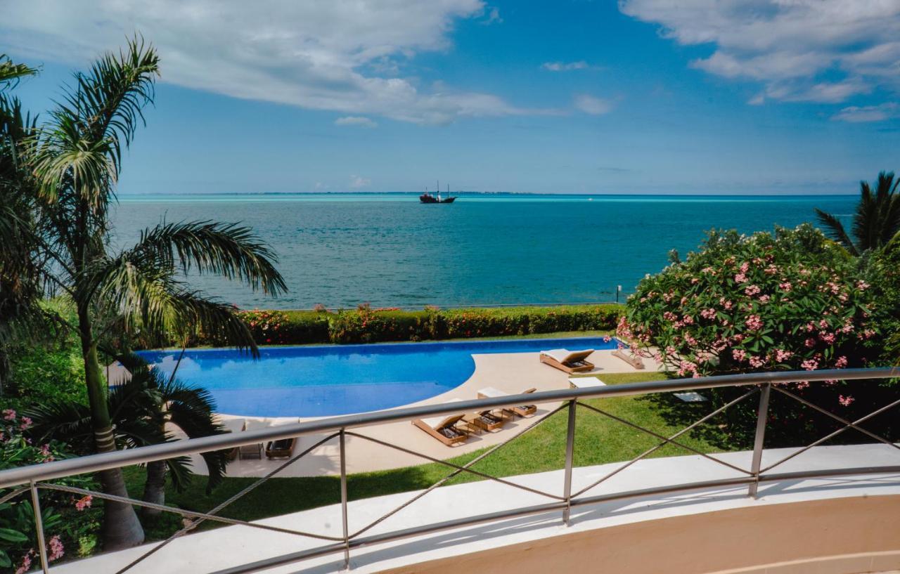 Exclusive Beachfront Luxury Villa, Private Gym, Personalized 5 Star-service, Direct Access Villa