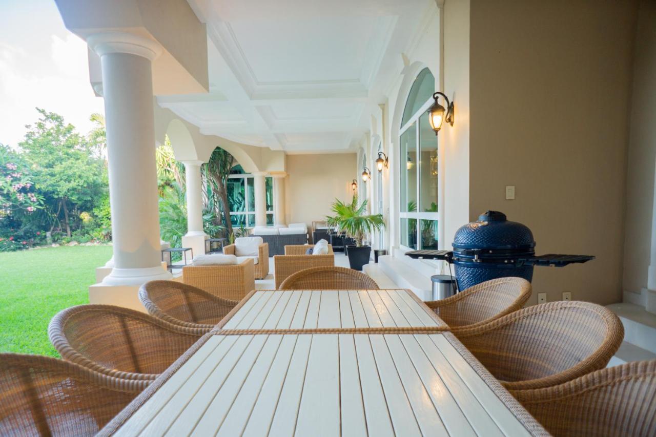 Exclusive Beachfront Luxury Villa, Private Gym, Personalized 5 Star-service, Direct Access Villa Cancún