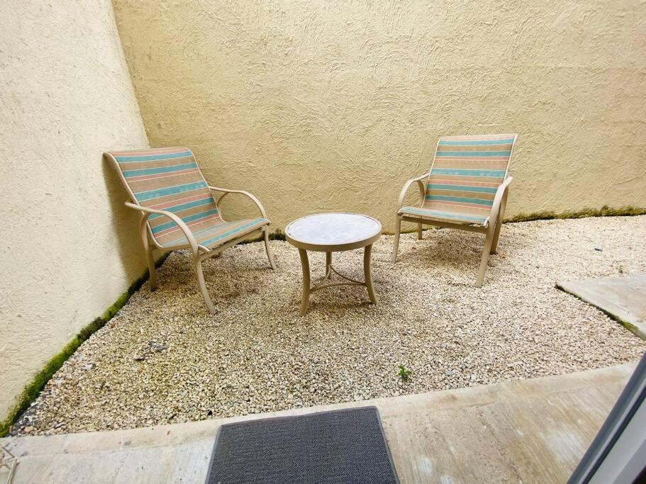Beautiful Swimming Pool And 5 Star Amenities
