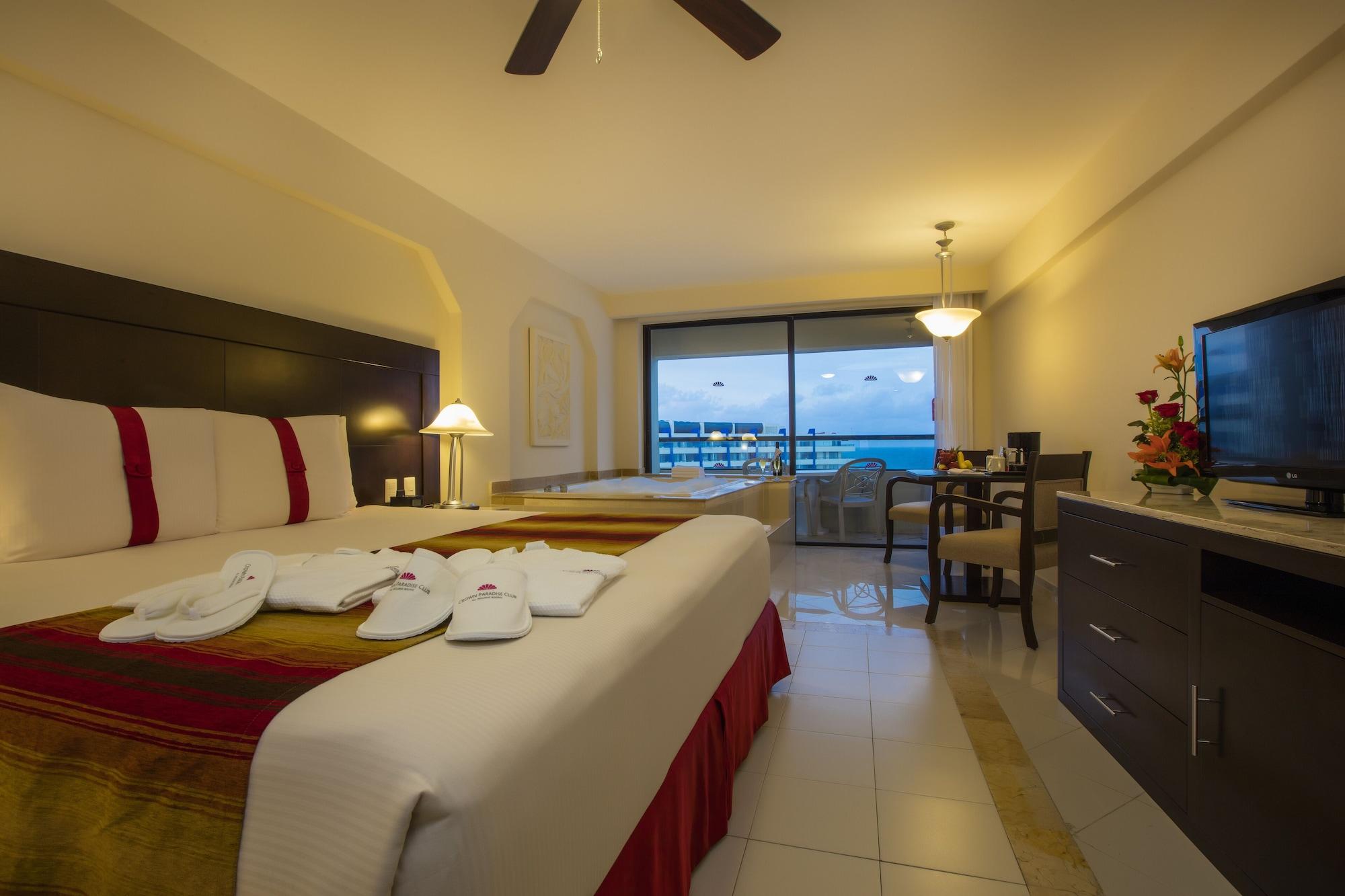 Resort Crown Paradise Club