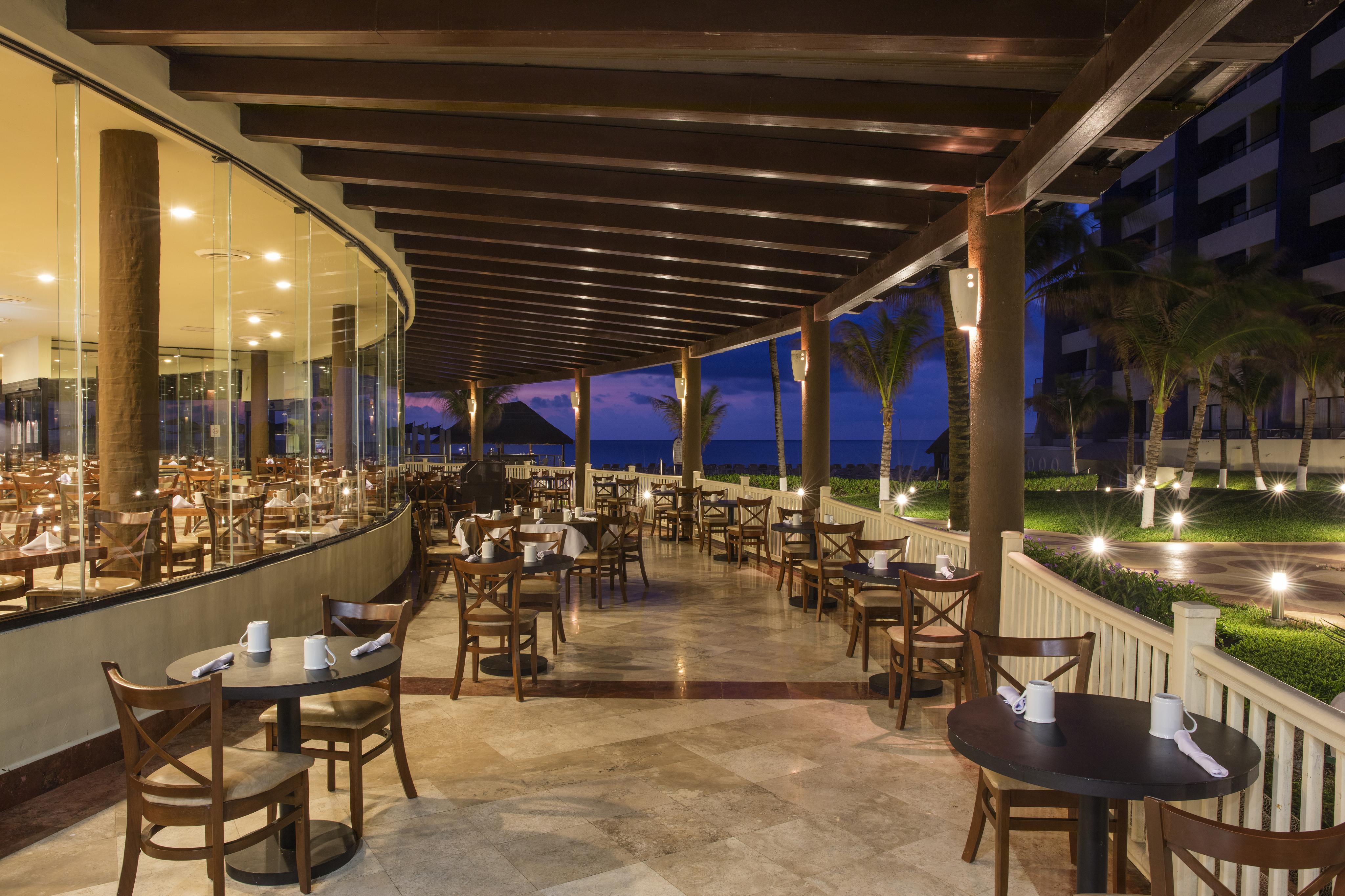 Crown Paradise Club Resort Cancún