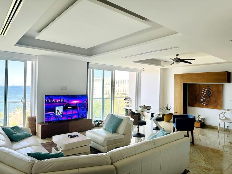 Punta Me Luxury Front Amara