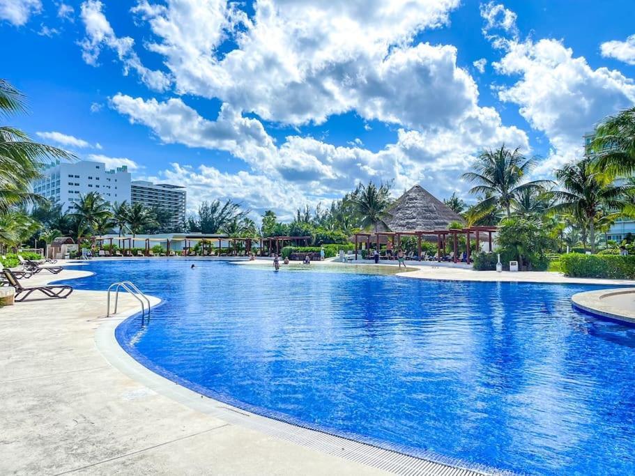 Punta Me Luxury Front Amara