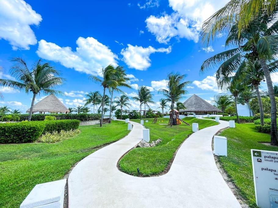 Punta Me Luxury Front Amara *