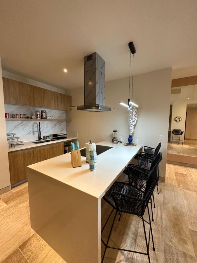 Lujoso Apartamento, Nuevo!